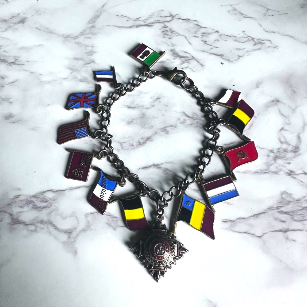 Flag charm bracelet